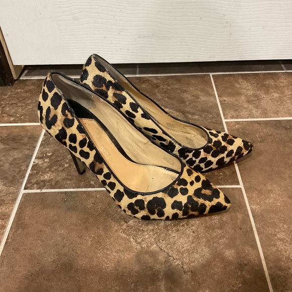 Gianni Bini Leopard Calf Hair Pump Heels Size 8 - Picture 5 of 6